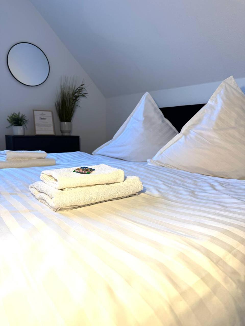 Ama Home Apartment In Hiddenhausen - Wlan, Smart-Tv - Nahe A30 & A2 - Nur 10 Min Von Herford 외부 사진